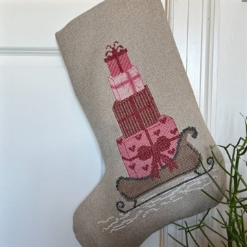 2037-4 Stocking with red gifts