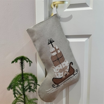 2037-5 Stocking with white gifts