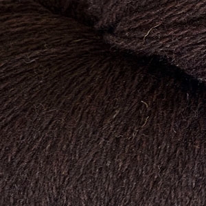 Snældan Mørk brun colour 7 færøsk uld 2 tråde
